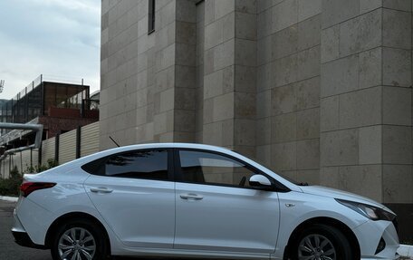 Hyundai Solaris II рестайлинг, 2022 год, 1 650 000 рублей, 5 фотография