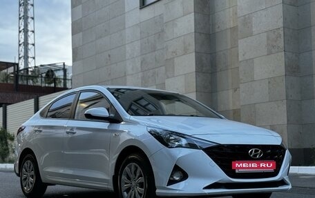 Hyundai Solaris II рестайлинг, 2022 год, 1 650 000 рублей, 2 фотография