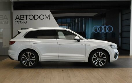 Volkswagen Touareg III, 2018 год, 5 988 000 рублей, 4 фотография