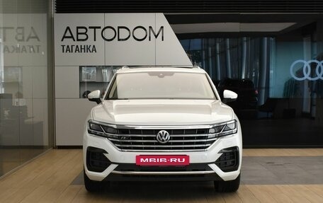 Volkswagen Touareg III, 2018 год, 5 988 000 рублей, 2 фотография