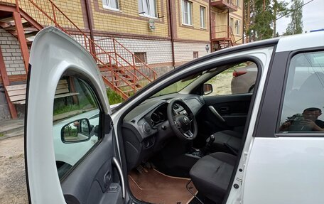 Renault Logan II, 2019 год, 880 000 рублей, 10 фотография