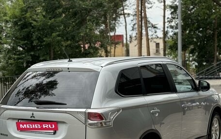 Mitsubishi Outlander III рестайлинг 3, 2014 год, 1 599 999 рублей, 5 фотография