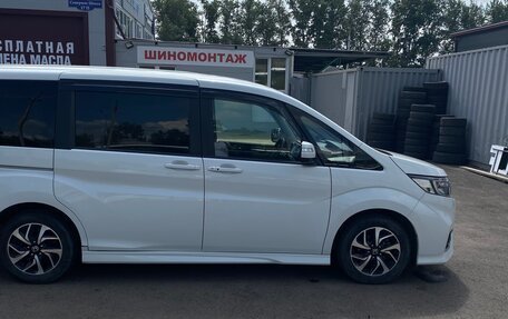 Honda Stepwgn IV, 2019 год, 2 500 000 рублей, 4 фотография