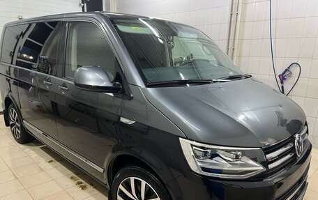 Volkswagen Multivan T6 рестайлинг, 2018 год, 5 700 000 рублей, 1 фотография