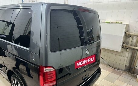 Volkswagen Multivan T6 рестайлинг, 2018 год, 5 700 000 рублей, 2 фотография