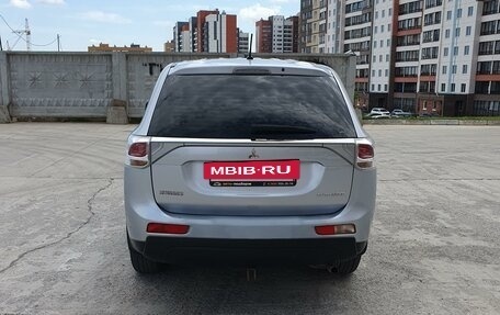 Mitsubishi Outlander III рестайлинг 3, 2012 год, 1 800 000 рублей, 3 фотография