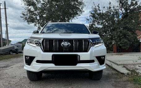 Toyota Land Cruiser Prado 150 рестайлинг 2, 2022 год, 10 208 000 рублей, 4 фотография