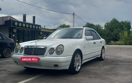 Mercedes-Benz E-Класс, 1997 год, 695 000 рублей, 3 фотография