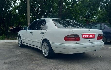 Mercedes-Benz E-Класс, 1997 год, 695 000 рублей, 9 фотография