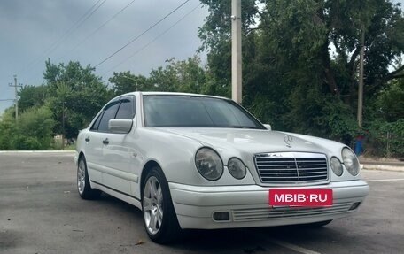 Mercedes-Benz E-Класс, 1997 год, 695 000 рублей, 4 фотография