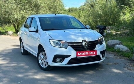 Renault Logan II, 2018 год, 1 099 000 рублей, 2 фотография