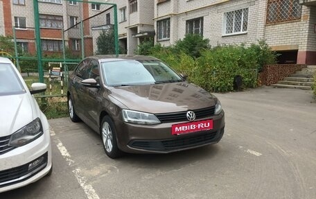 Volkswagen Jetta VI, 2013 год, 1 000 000 рублей, 4 фотография