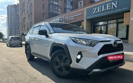 Toyota RAV4, 2022 год, 4 300 000 рублей, 3 фотография