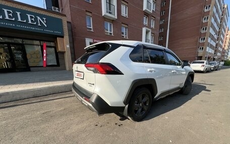 Toyota RAV4, 2022 год, 4 300 000 рублей, 5 фотография