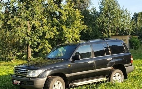 Toyota Land Cruiser 100 рестайлинг 2, 2005 год, 2 070 000 рублей, 1 фотография