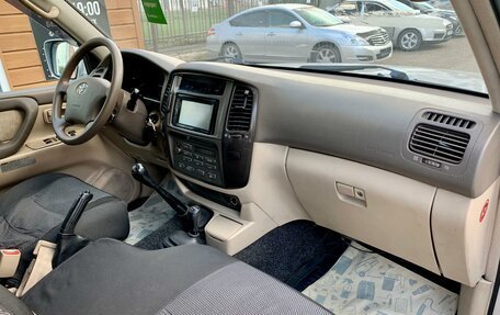 Toyota Land Cruiser 100 рестайлинг 2, 2007 год, 2 149 000 рублей, 11 фотография