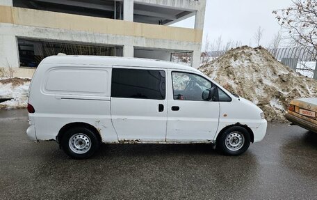 Hyundai H-1 II рестайлинг, 2001 год, 180 000 рублей, 3 фотография