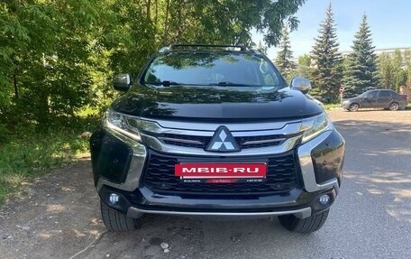 Mitsubishi Pajero Sport III рестайлинг, 2018 год, 2 700 000 рублей, 2 фотография