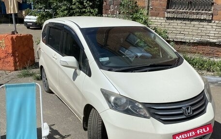 Honda Freed I, 2011 год, 1 050 000 рублей, 2 фотография