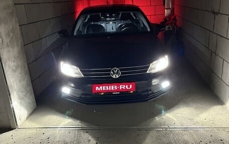 Volkswagen Jetta VI, 2017 год, 1 900 000 рублей, 2 фотография