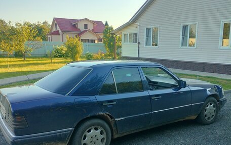 Mercedes-Benz E-Класс, 1993 год, 260 000 рублей, 3 фотография