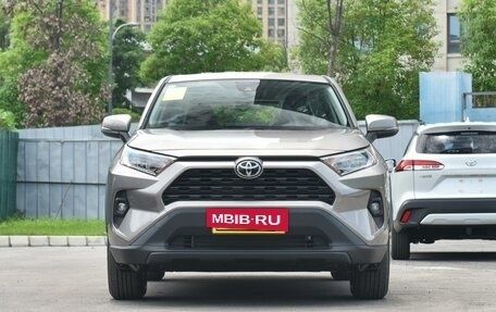 Toyota RAV4, 2024 год, 3 100 000 рублей, 2 фотография