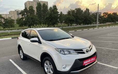 Toyota RAV4, 2014 год, 1 770 000 рублей, 2 фотография