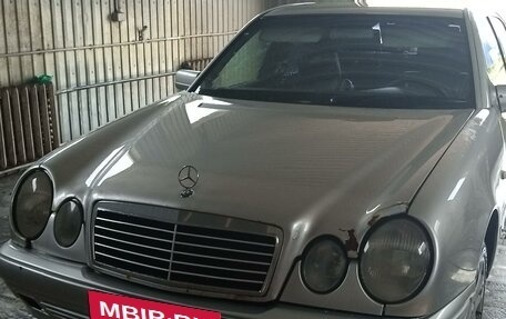 Mercedes-Benz E-Класс, 1997 год, 250 000 рублей, 3 фотография