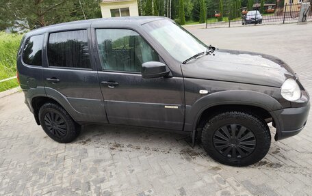 Chevrolet Niva I рестайлинг, 2017 год, 730 000 рублей, 3 фотография