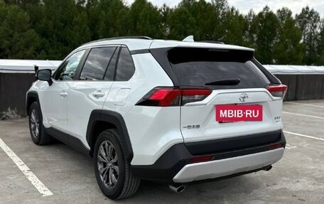 Toyota RAV4, 2023 год, 4 070 000 рублей, 5 фотография