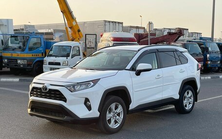 Toyota RAV4, 2021 год, 3 050 000 рублей, 5 фотография