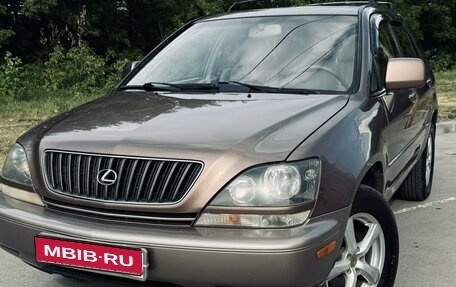 Lexus RX IV рестайлинг, 1999 год, 880 000 рублей, 1 фотография