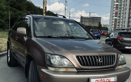 Lexus RX IV рестайлинг, 1999 год, 880 000 рублей, 2 фотография