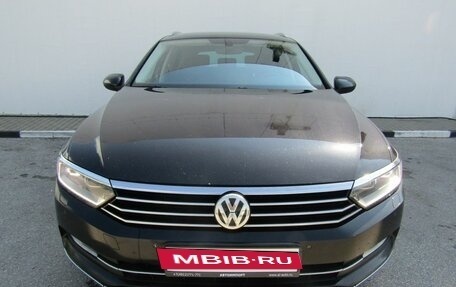 Volkswagen Passat B8 рестайлинг, 2014 год, 1 690 000 рублей, 2 фотография