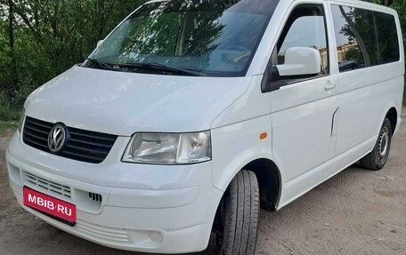 Volkswagen Transporter T5 рестайлинг, 2004 год, 1 000 000 рублей, 1 фотография