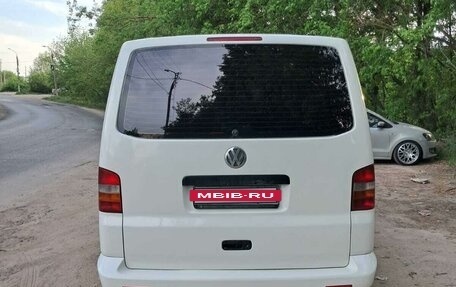 Volkswagen Transporter T5 рестайлинг, 2004 год, 1 000 000 рублей, 2 фотография