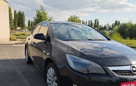 Opel Astra J, 2011 год, 830 000 рублей, 1 фотография