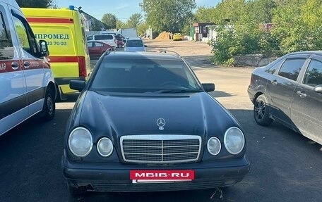 Mercedes-Benz E-Класс, 1998 год, 320 000 рублей, 2 фотография