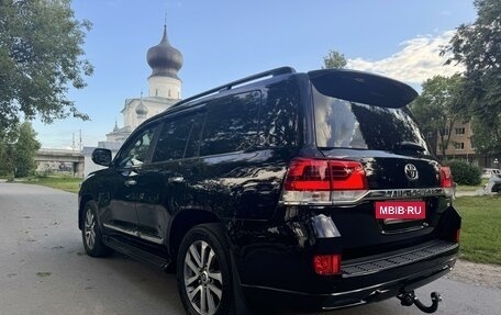 Toyota Land Cruiser 200, 2018 год, 7 450 000 рублей, 3 фотография