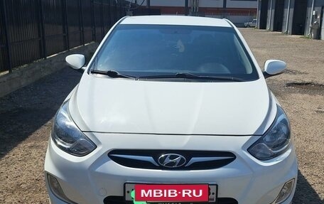 Hyundai Solaris II рестайлинг, 2012 год, 700 000 рублей, 2 фотография