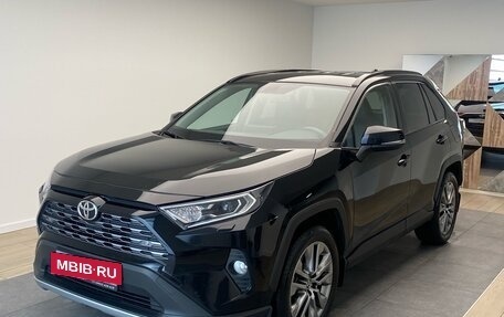 Toyota RAV4, 2021 год, 3 600 000 рублей, 3 фотография