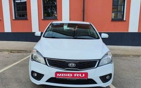 KIA cee'd I рестайлинг, 2011 год, 850 000 рублей, 2 фотография