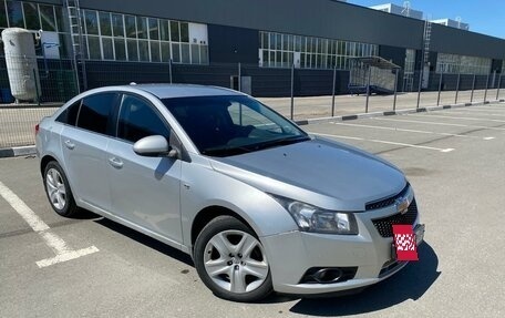 Chevrolet Cruze II, 2011 год, 900 000 рублей, 3 фотография