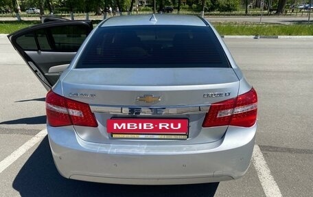 Chevrolet Cruze II, 2011 год, 900 000 рублей, 6 фотография