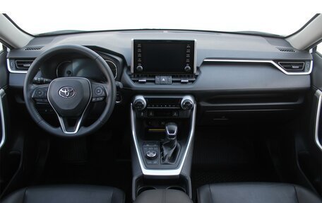 Toyota RAV4, 2020 год, 3 740 000 рублей, 8 фотография