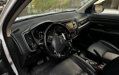 Mitsubishi Outlander III рестайлинг 3, 2015 год, 1 750 000 рублей, 12 фотография