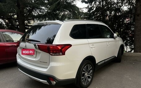 Mitsubishi Outlander III рестайлинг 3, 2015 год, 1 750 000 рублей, 10 фотография