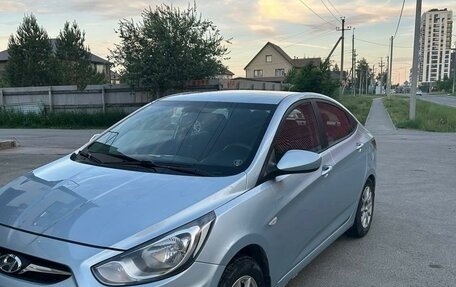 Hyundai Solaris II рестайлинг, 2011 год, 830 000 рублей, 1 фотография