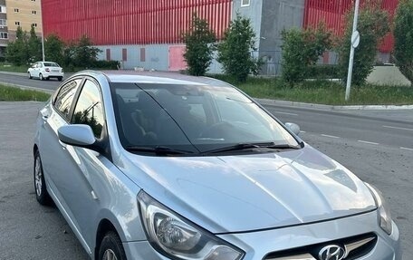 Hyundai Solaris II рестайлинг, 2011 год, 830 000 рублей, 2 фотография