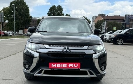 Mitsubishi Outlander III рестайлинг 3, 2019 год, 2 720 000 рублей, 2 фотография